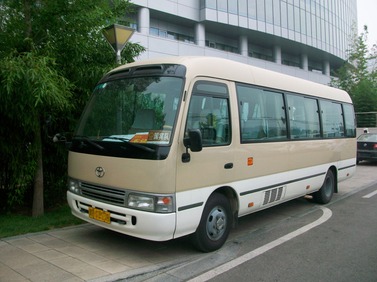 新月旅游小巴（19座）租賃_新月租車電話 – 010-60713366